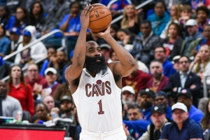 外线失灵！哈登今天三分8中1 过去两场比赛合计14中1
