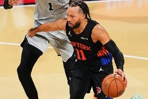 幸运色！布伦森单赛季3个MVP 上脚都是科比6“自由女神像”配色