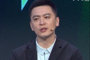 杨鸣分享教练带队心得：老带新+护核心 守住更衣室稳定