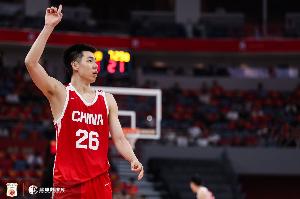 打得不错！朱俊龙三分4投3中得到9分5篮板1抢断