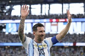 前门将：梅西是世界偶像，人们过去要求他夺冠现在只想他继续踢球