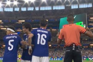 五战世界杯！39岁日本后卫长友佑都第75分钟替补登场
