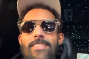 忆往昔~特雷·杨现身纽约 在车里观看当年季后赛淘汰尼克斯的集锦