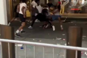 NBA总决赛已经结束了，但是纽约城的战斗还在继续相关视频