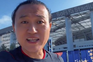 真怕被揍！王涛穿美国队服买伊朗球衣，全靠两件C罗梅西压惊相关视频